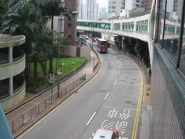 從行人天橋望向此路