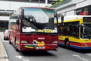 Central-AdmiraltyTamarStreet-NR723-P0725.jpg (405 KB) NR723線用車駛經此站