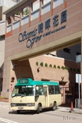 16B線在屋苑內停車場上客後駛出屋苑（2011年12月）