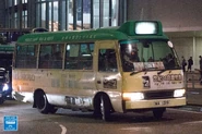 807X線車頭設有紙牌強調路線為特快線