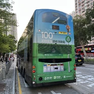 部份屬於此批次的巴士於出廠時取消車尾的四盞紅色LED燈（圖為AVBWU414／TM1015））