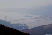 從大帽山上遠望青馬大橋（上）和汀九橋（下）