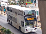 配有全車身廣告的Enviro500 MMC行走290線