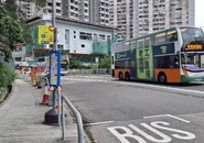 站景，當時因應華富邨第一期重建而臨時北移，使用路線亦有增刪（2025年6月）