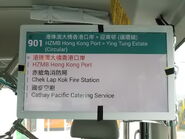 901線小巴車廂裝設報站系統，亦配備動態小巴站顯示屏，可同時顯示未來三個車站的站名（2018年10月）