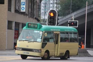 302線用車正由青山公路－荃灣段轉往大涌道