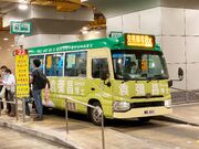 8X線用車停泊在交易廣場