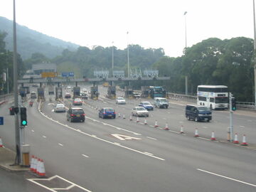 獅子山隧道 (屯馬綫) : è»è²» ç«è»æªå°ç«train Not Arriving Medium : 有變動 何重恩任節目顧問 屯馬綫月底通車 九巴兩路線提早明起減班 海關東涌埋伏搗破 截值千萬走私高檔貨 17歲學生涉販毒准保釋 須宵禁 每周6.