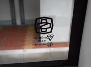 九巴配Caetano車身的斯堪尼亞巴士的車窗標記