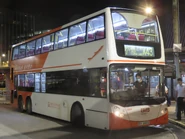 X43線用車於機場博覽館總站待命