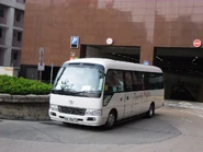 居民巴士KR44線由此站開出（2011年9月）