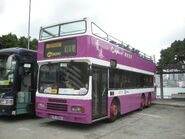 此路線的利蘭奧林比安10.4米空調巴士（221）停泊在金紫荊廣場