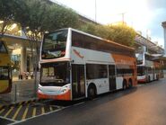 一輛Enviro500停泊在機場（地面運輸中心），準備行走A33P線回程班次