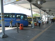 離境區落客站，乘客須在此落車及前往離境大堂辦理出境手續