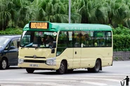 88D線用車KB8912正途經葵青路