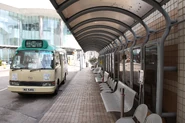 站旁設有座椅供候車乘客使用