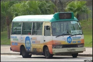 A minibus LJ8562 on Route 808 was passing through Chevalier Garden