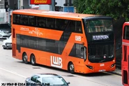 這批巴士採用與AVBML1、2相同的MCV EvoSeti車身，並在樓梯旁設玻璃幕牆，車頂亦加上白色龍運標誌（圖為UV6X42／XU9569）