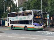 部份Enviro400 Euro V披上山頂探索號全車身廣告，並指定行走15線（圖為3854／UZ9672）