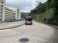 九巴32H線開車前會在此停泊，待開車時才前往象山邨秀山樓上客