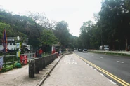 西行站設於炭山路公眾停車場旁（2016年4月）