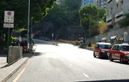 左為東行站，右為西行站（2022年12月）