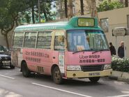 已裝上牌布的110A線用車，牌布以橙底白字顯示，令人難以閱讀或辨識（2019年5月）