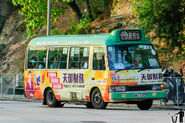 A minibus MC4308 on route 407A was entering from Lai King Hill Road to Margaret Hospital Road