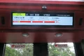 下層設於落車門上的動態乘客資訊系統