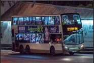 九巴主要派出Enviro500 MMC（ATENU）行走111R線