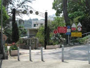 青山公路路口（2011年4月）