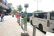 專綫小巴110線在停車灣北端設站（2011年11月）