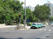 巴士站位於頌雅路、全安路交界處以南（2011年8月）