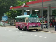 33A線小巴停靠豐盛街油站（2012年6月）