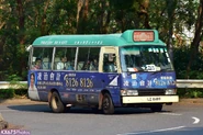 28S線用車LZ8489正由大埔公路－馬料水段駛入駿景路