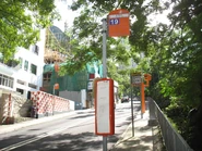 「千葉居」站（左）及此站（右）（2010年7月）