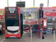 位於環球貿易廣場天際100介紹九巴5G科技的展覽，設有模擬駕駛室