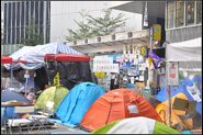 在雨傘革命期間，此站因周邊道路被佔領而停用（2014年11月）