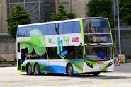 由環保署資助購入的九巴Enviro500 MMC Hybrid在出牌前參與記者招待會時的情況（底盤序號3319）