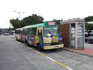 新昌運輸旗下小巴停泊在中環碼頭