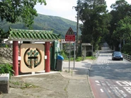 橋頭巴士站以南屬元朗區範圍（2010年8月）