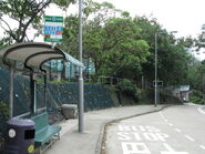 東行巴士站，可見當時仍未貼上站名（2011年5月）