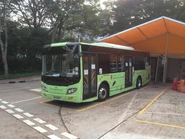 充電中的五洲龍FDG6102EVG電動巴士