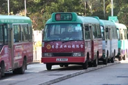 501S線用車MB4614正於大學站停泊（2021年12月）