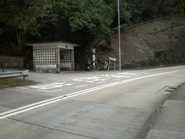 西行巴士站，當時路牌被撞毀（2011年2月）