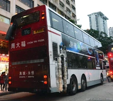 不載客的九巴AV408裝上了特製儀器以測試選擇性催化還原器的效果