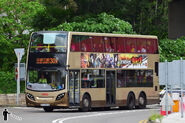 30X線用車正駛經大涌道交匯處（即荃灣路出口）