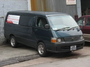 豐田Hiace工程車停泊在廠房外