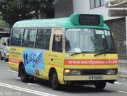 33M線用車KW5898途經康安街