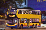 這批巴士裝有窗簾，8564-8566車頭鬼面罩及擋風玻璃設計與其他同批次巴士略有不同（圖為8566／YF918）